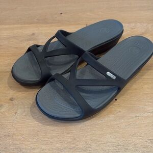 Crocs Hilga Sandals Sz 11 Black & Gray Women Wedges with Padded Footbed Slip On